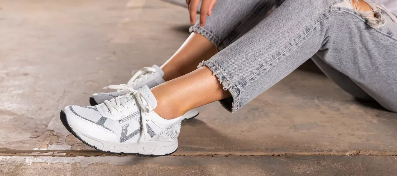 SCHUHE MIT ABROLLSOHLE