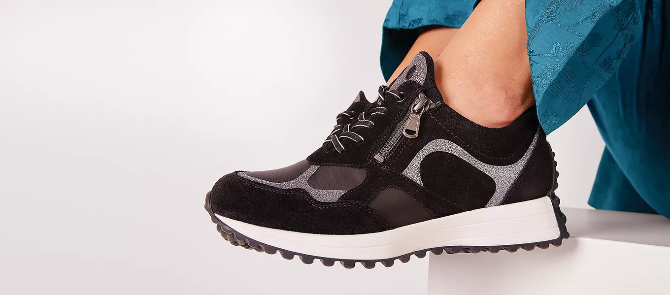 SCHWARZE SNEAKER - AUCH IM SOMMER EIN HIT