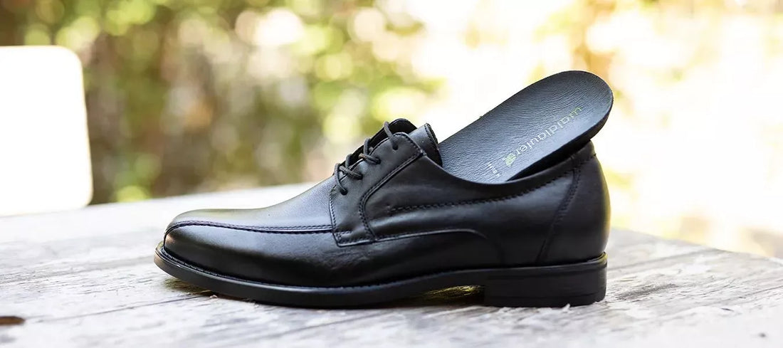 SCHUHE MIT HERAUSNEHMBARER EINLAGE